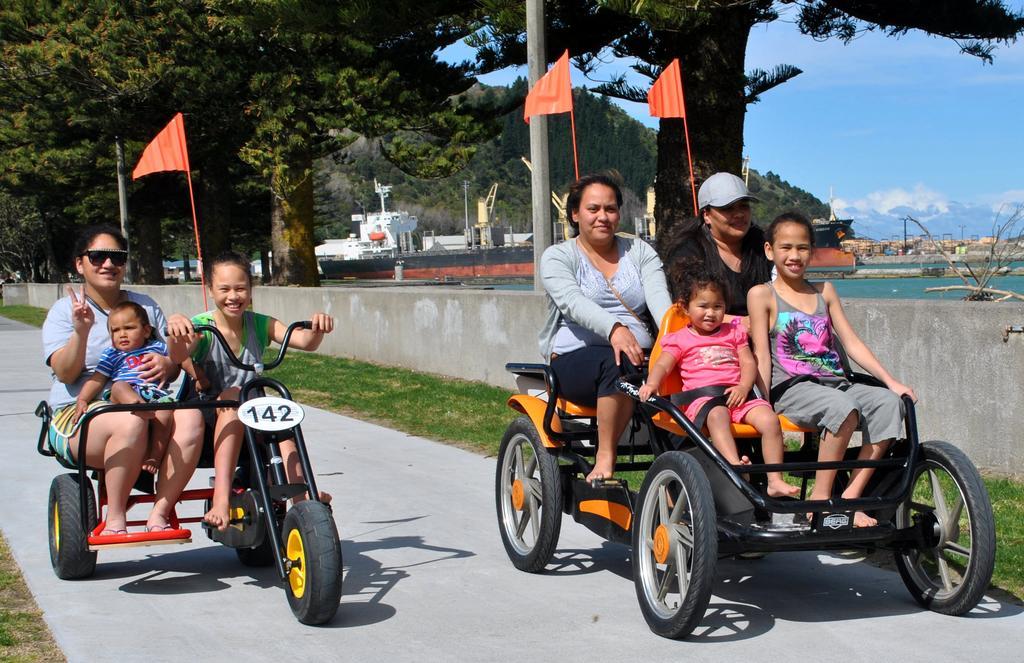 Waikanae Beach Top 10 Holiday Park กิสบอร์น ภายนอก รูปภาพ