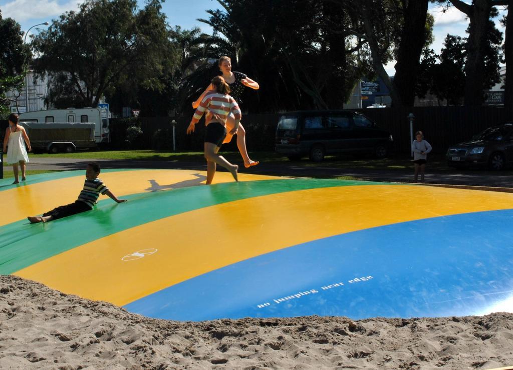 Waikanae Beach Top 10 Holiday Park กิสบอร์น ภายนอก รูปภาพ